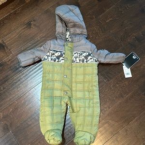 Snowsuit, snow onesie for baby size 6-9 months, nwt